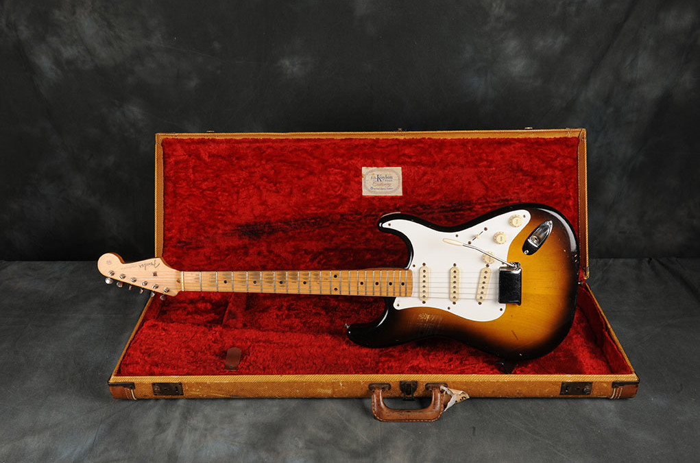 1957 Fender Stratocaster Sunburst 2 toni (2)