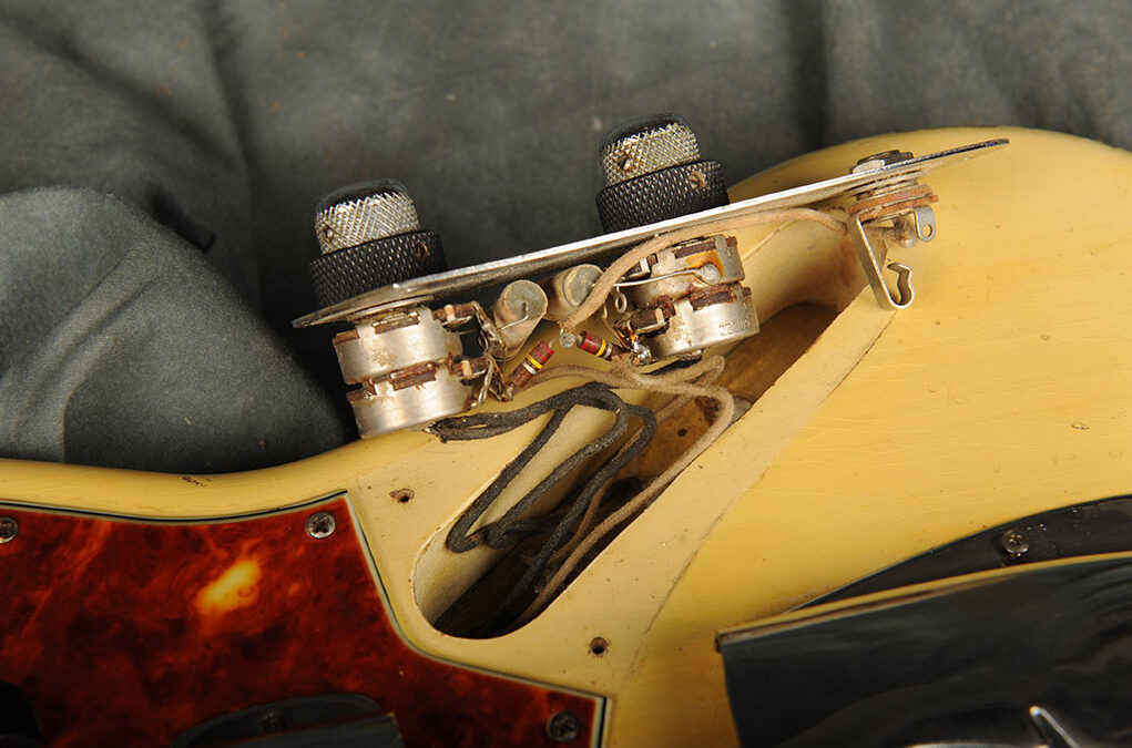 Fender Bass 1060 February (20)