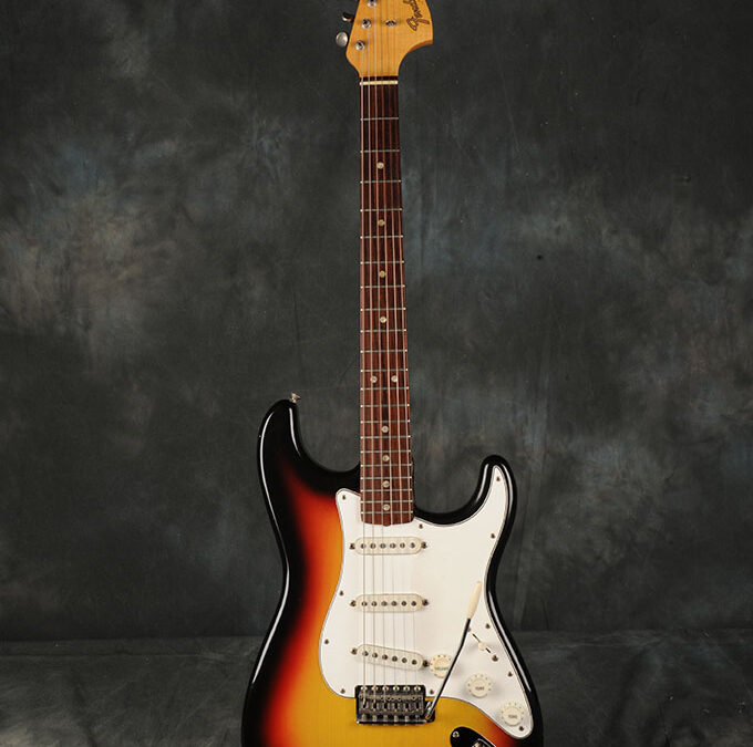 Fender Stratocaster 1966 Sunburst 3 (1)