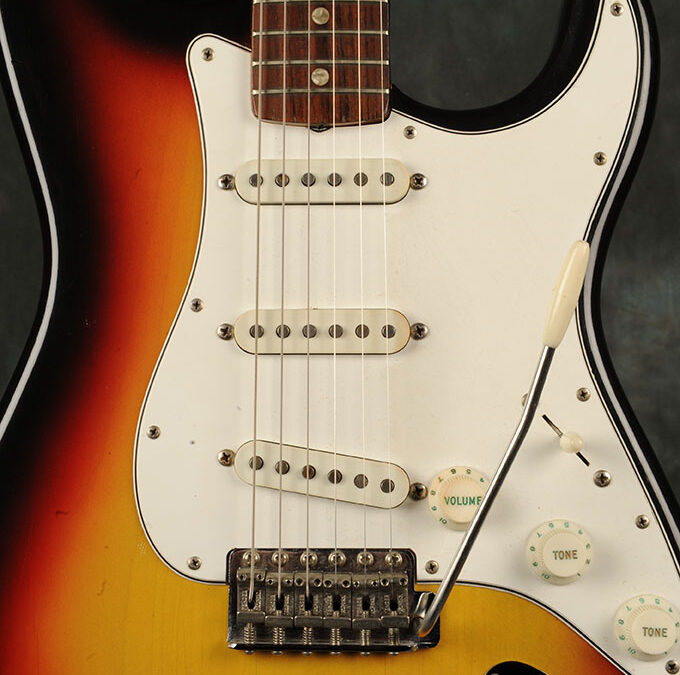 Fender Stratocaster 1966 Sunburst 3 (2)