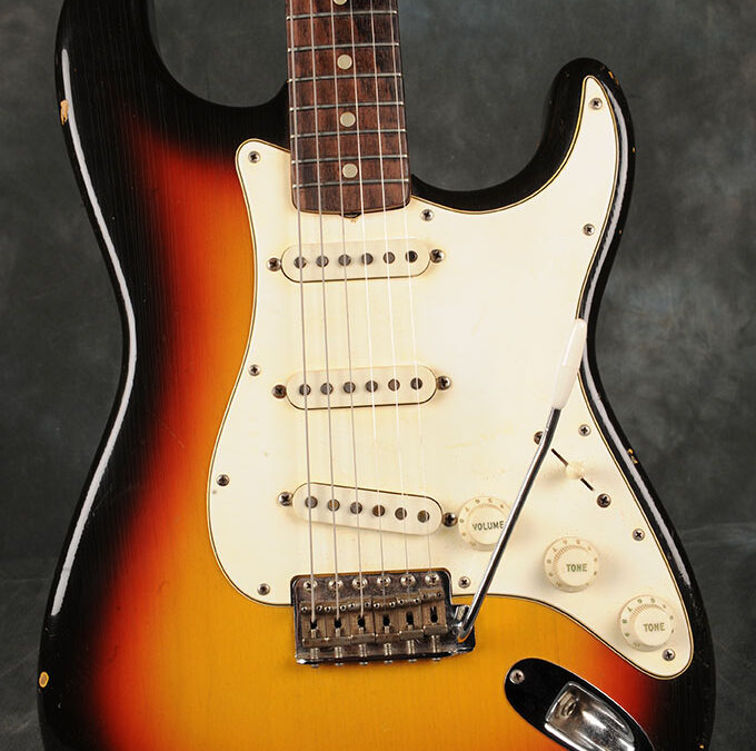 Fender Stratocaster 1966 Sunburst 5 (2)