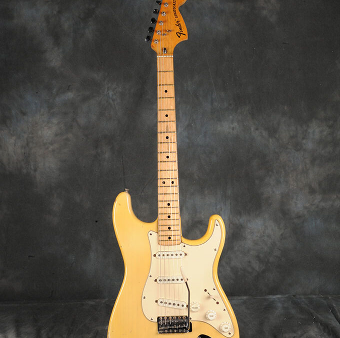 Fender Stratocaster 1972 OW (1)